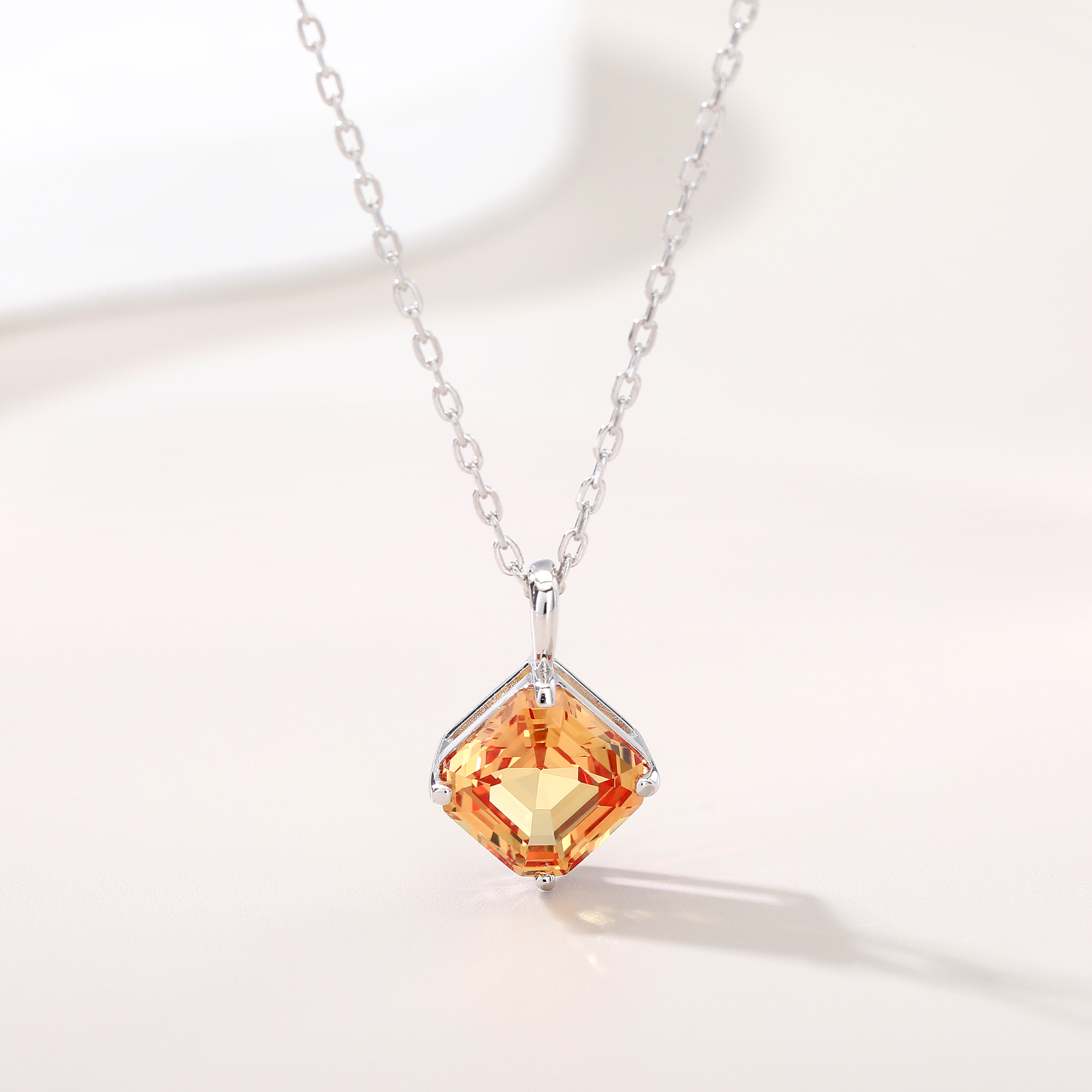 Bezel-Set Diamond-Shaped Small - đánh giá và giá Bezels Set Pendant