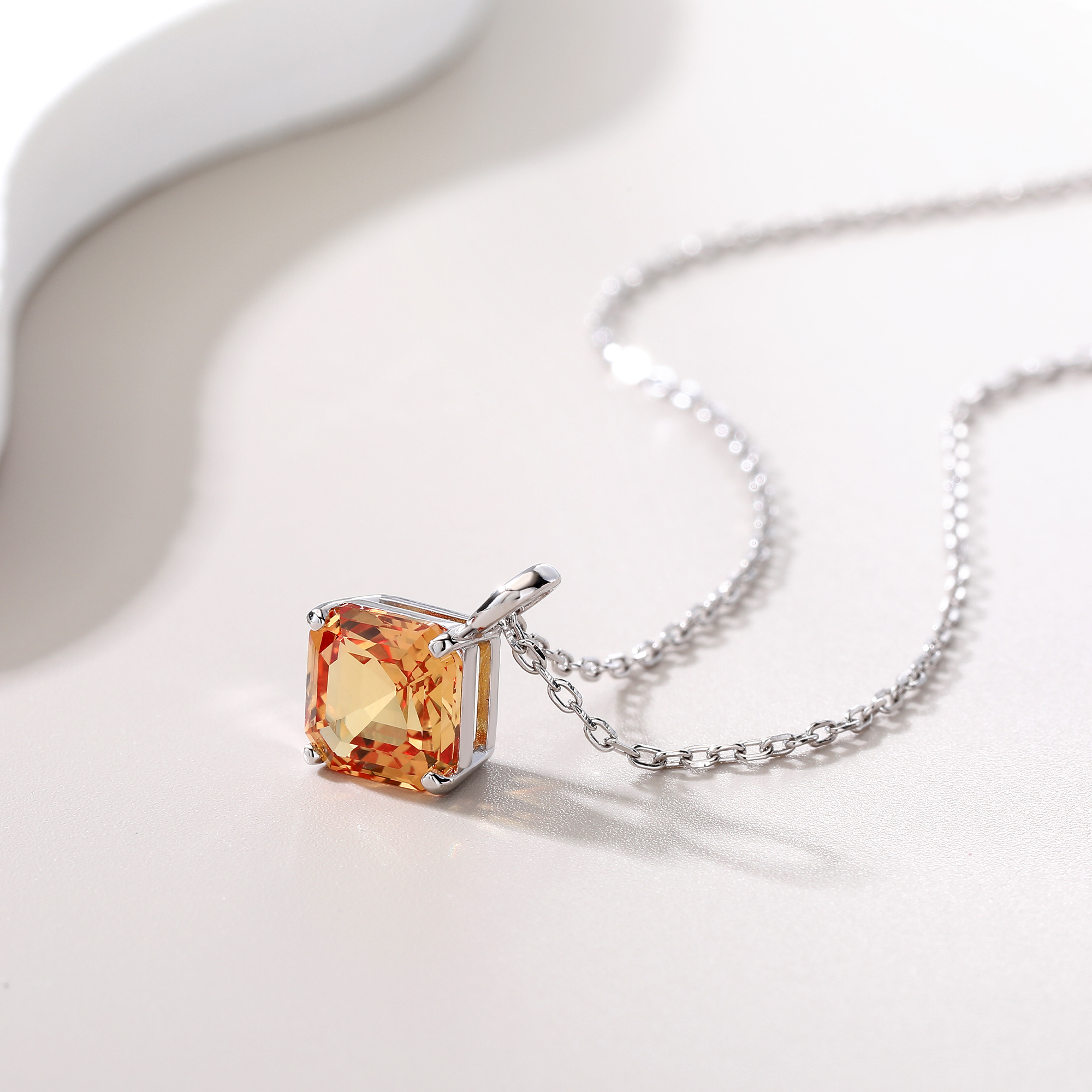 Bezel-Set Diamond-Shaped Small - đánh giá và giá Bezels Set Pendant