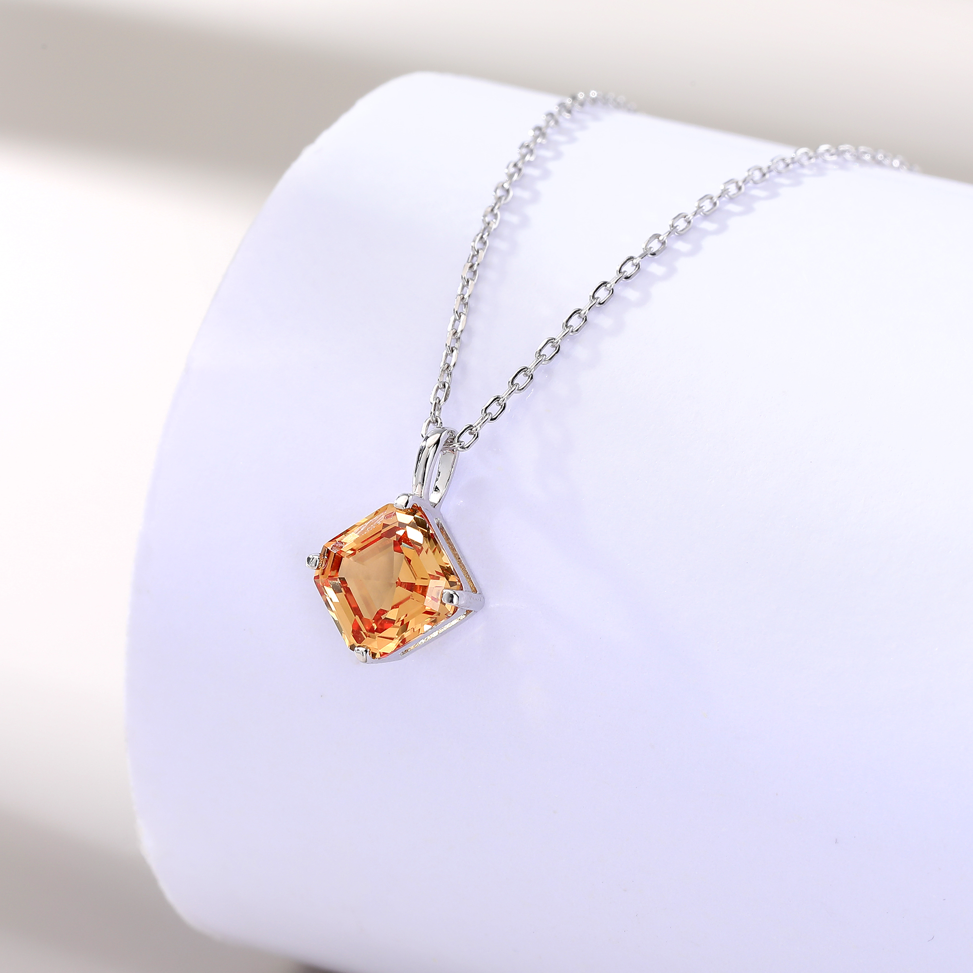 Bezel-Set Diamond-Shaped Small - đánh giá và giá Bezels Set Pendant