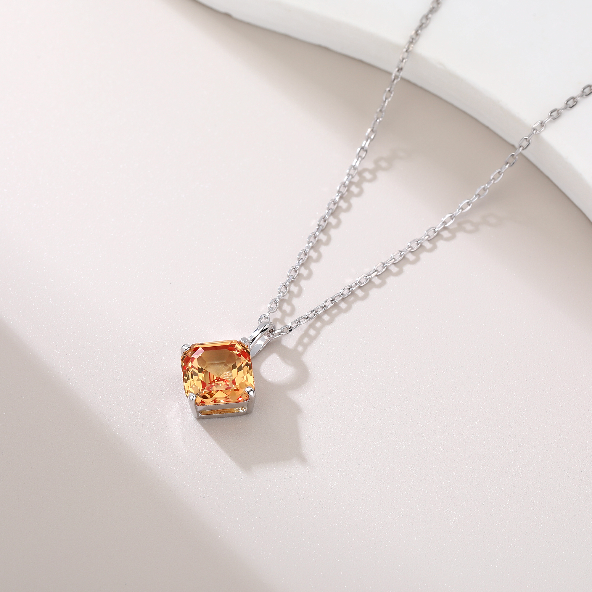 Bezel-Set Diamond-Shaped Small - đánh giá và giá Bezels Set Pendant