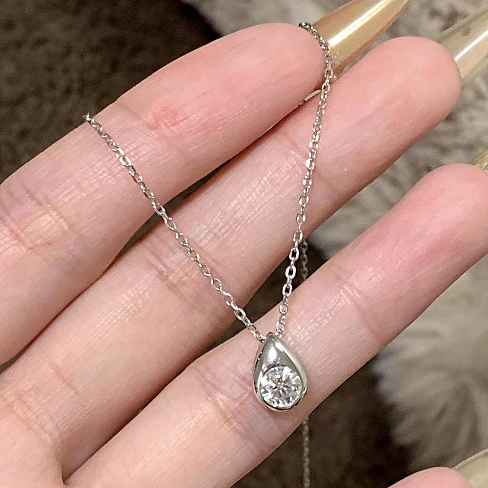 0.3/0.5CT Solitaire Diamond Mo - đánh giá và giá Bezels Set Pendant