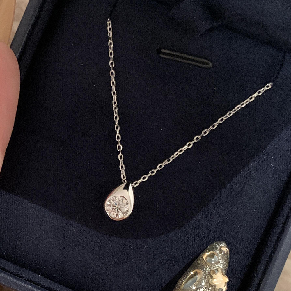0.3/0.5CT Solitaire Diamond Mo - đánh giá và giá Bezels Set Pendant